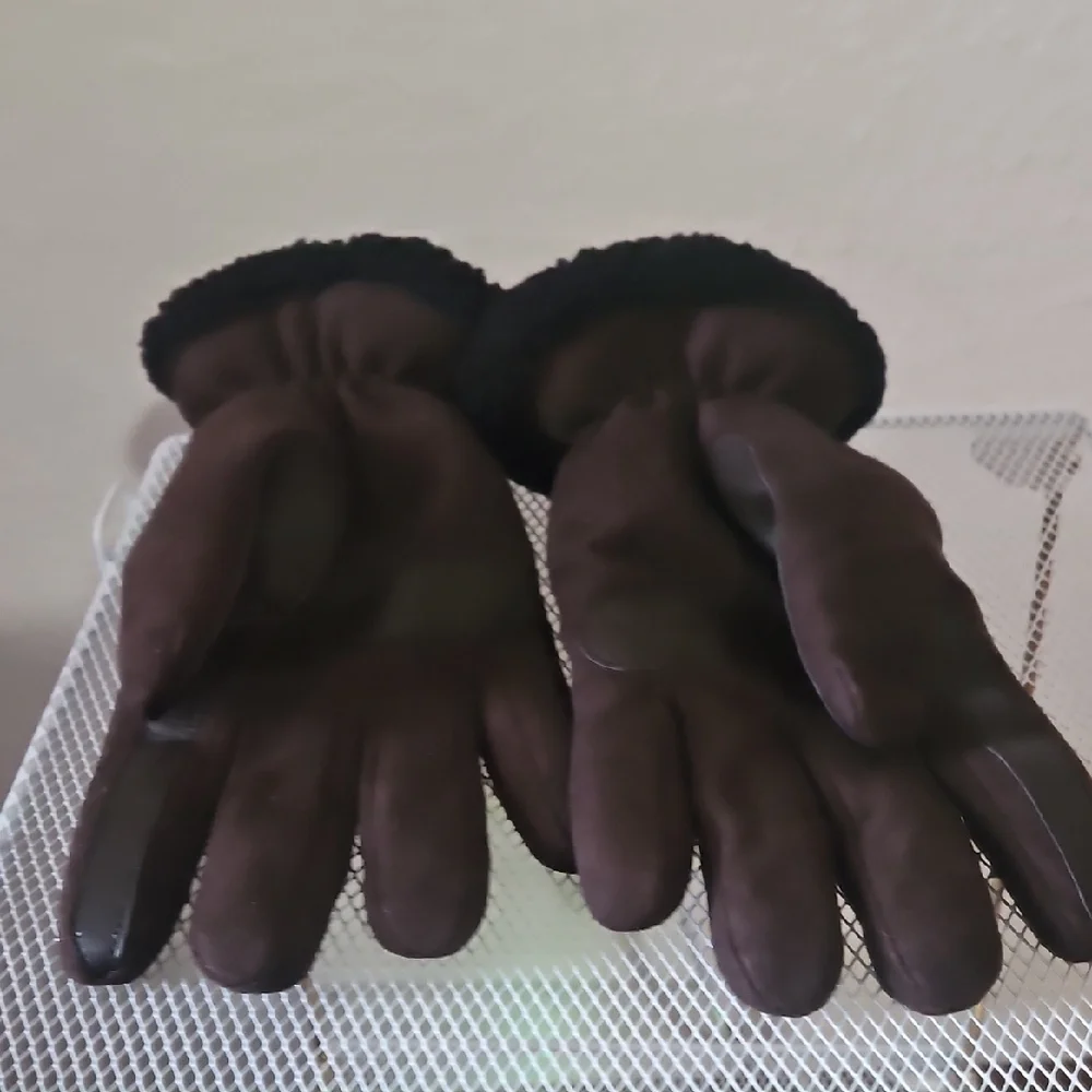 Isotoner Brown Winter Gloves with Black Trim Size L/XL